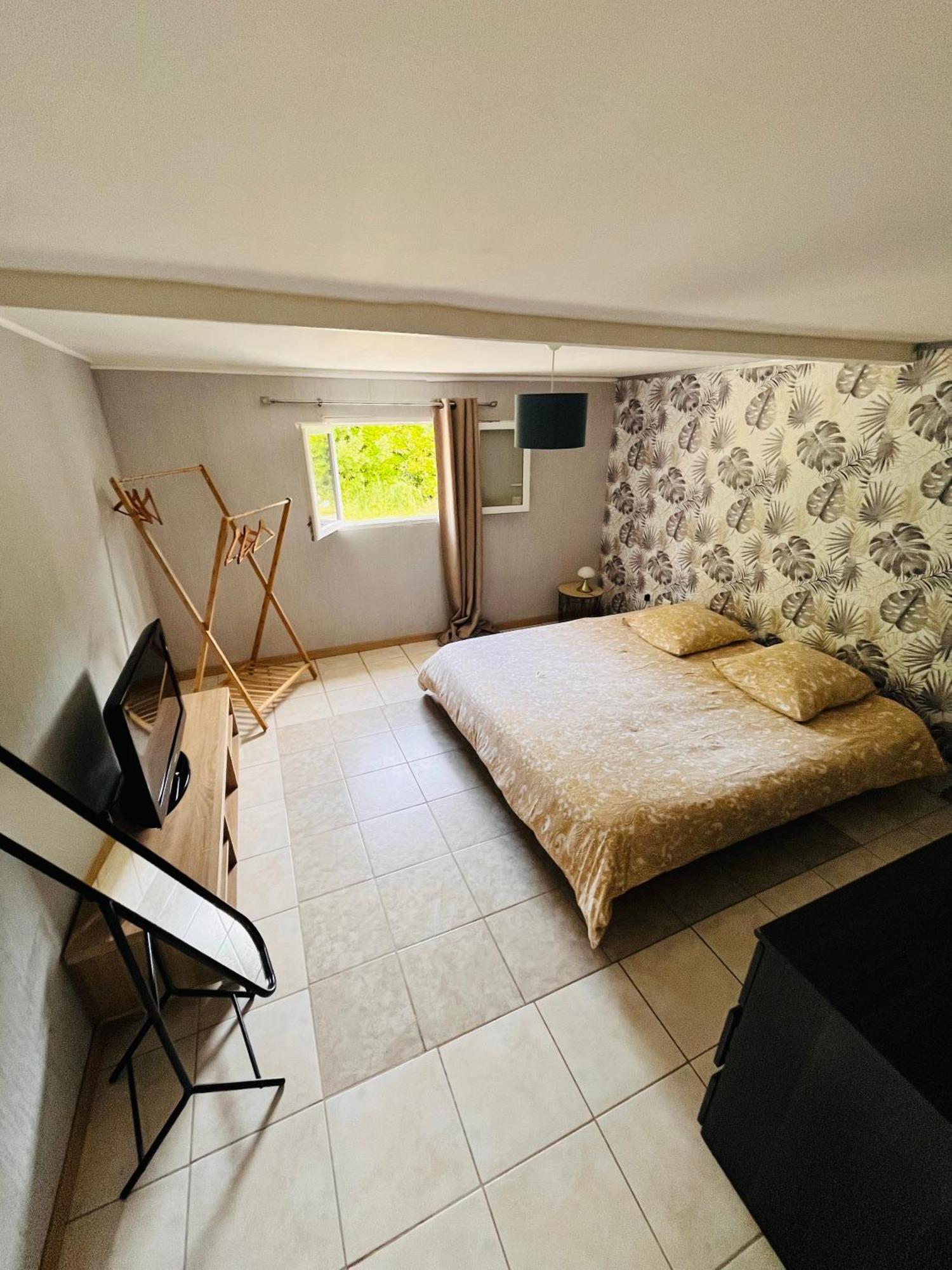 Location T3 Jardin Avec Piscine Villa Meze Exterior photo